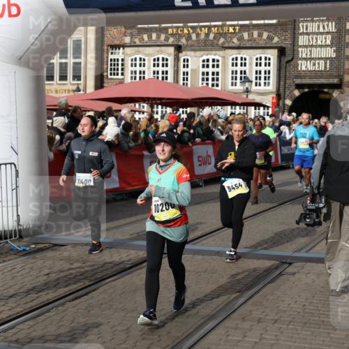 05.10.2025 - 20. swb-Marathon Bremen Yannick Fuchs http://msf.ph/oto/9229380 05.10.2025 10:59:25 Ziel 9183, 9454, 9508, 10200, 10274, 10407, 11006, 11007, 11207, 11400 meine-sportfotos.de