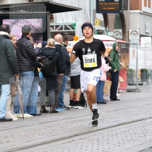 05.10.2025 - 20. swb-Marathon Bremen Strokosch-Dieckow http://msf.ph/oto/9229382 05.10.2025 10:36:11 Ziel 9527, 9829, 11013, 11185, 11687, 9527, 9829, 11013, 11185, 11687 meine-sportfotos.de