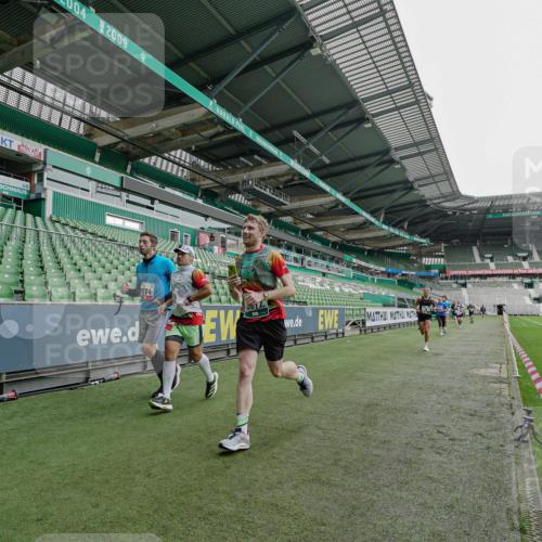 05.10.2025 - 20. swb-Marathon Bremen Michael Burmester http://msf.ph/oto/9229385 05.10.2025 12:41:13 Laufen im Stadion 9, 37, 38, 40, 45, 198, 377, 623, 689, 945, 1042, 1258, 1368, 1476, 2048, 2057, 2064, 2169, 2284, 2497, 2670, 2683, 2743, 2801, 2909, 3707, 3817, 4158, 4375, 4984, 6566, 8211, 46, 945, 2036, 2057, 2118, 7274, 7587, 7766 meine-sportfotos.de