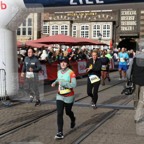 05.10.2025 - 20. swb-Marathon Bremen Yannick Fuchs http://msf.ph/oto/9229386 05.10.2025 10:59:25 Ziel 9183, 9454, 9508, 10200, 10274, 10407, 11006, 11007, 11207, 11400 meine-sportfotos.de