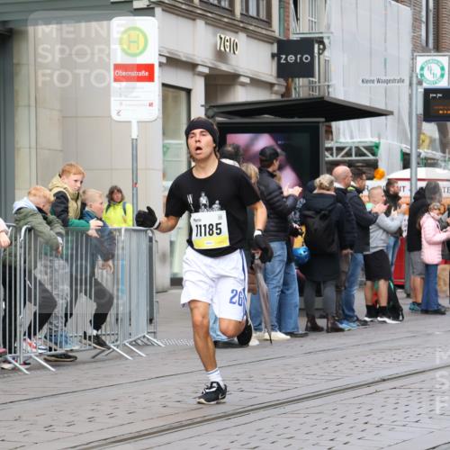 05.10.2025 - 20. swb-Marathon Bremen Strokosch-Dieckow http://msf.ph/oto/9229388 05.10.2025 10:36:13 Ziel 9527, 9829, 11013, 11185, 11687, 9527, 9829, 11013, 11185, 11687 meine-sportfotos.de