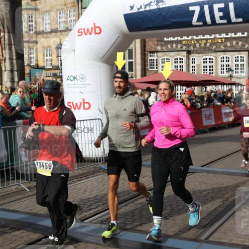 05.10.2025 - 20. swb-Marathon Bremen Yannick Fuchs http://msf.ph/oto/9229397 05.10.2025 11:02:15 Ziel 9324, 9363, 9426, 9536, 9686, 10301, 10508, 10855, 10879, 10887, 11014, 11459 meine-sportfotos.de