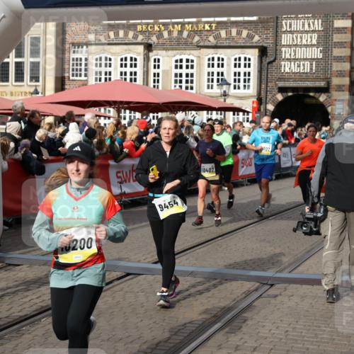05.10.2025 - 20. swb-Marathon Bremen Yannick Fuchs http://msf.ph/oto/9229400 05.10.2025 10:59:25 Ziel 9183, 9454, 9508, 10200, 10274, 10407, 11006, 11007, 11207, 11400 meine-sportfotos.de