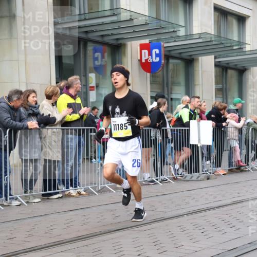 05.10.2025 - 20. swb-Marathon Bremen Strokosch-Dieckow http://msf.ph/oto/9229403 05.10.2025 10:36:14 Ziel 9527, 9829, 11013, 11185, 11687, 9527, 9829, 11013, 11185, 11687 meine-sportfotos.de