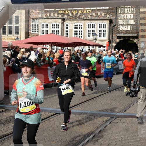 05.10.2025 - 20. swb-Marathon Bremen Yannick Fuchs http://msf.ph/oto/9229404 05.10.2025 10:59:25 Ziel 9183, 9454, 9508, 10200, 10274, 10407, 11006, 11007, 11207, 11400 meine-sportfotos.de