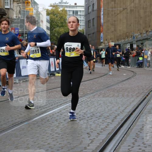 05.10.2025 - 20. swb-Marathon Bremen Strokosch-Dieckow http://msf.ph/oto/9229407 05.10.2025 10:51:06 Ziel 9256, 9287, 9416, 9425, 9894, 9906, 10206, 10215, 10222, 10226, 10378, 10669, 10932, 11279, 11391, 11573 meine-sportfotos.de