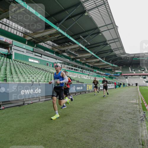 05.10.2025 - 20. swb-Marathon Bremen Michael Burmester http://msf.ph/oto/9229408 05.10.2025 12:41:22 Laufen im Stadion 9, 37, 38, 40, 45, 198, 377, 623, 689, 1042, 1258, 1368, 1476, 2048, 2064, 2169, 2284, 2497, 2670, 2683, 2743, 2801, 2909, 3707, 3817, 4158, 4375, 4984, 6566, 8211, 46, 945, 2036, 2057, 7587 meine-sportfotos.de