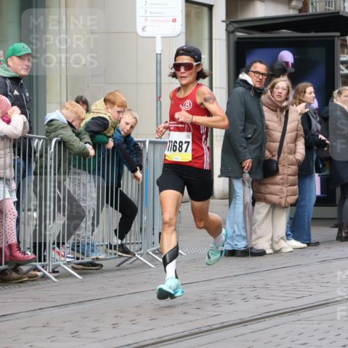 05.10.2025 - 20. swb-Marathon Bremen Strokosch-Dieckow http://msf.ph/oto/9229411 05.10.2025 10:36:16 Ziel 9527, 9829, 9833, 10425, 11185, 11687, 9527, 9829, 9833, 10425, 11185, 11687 meine-sportfotos.de