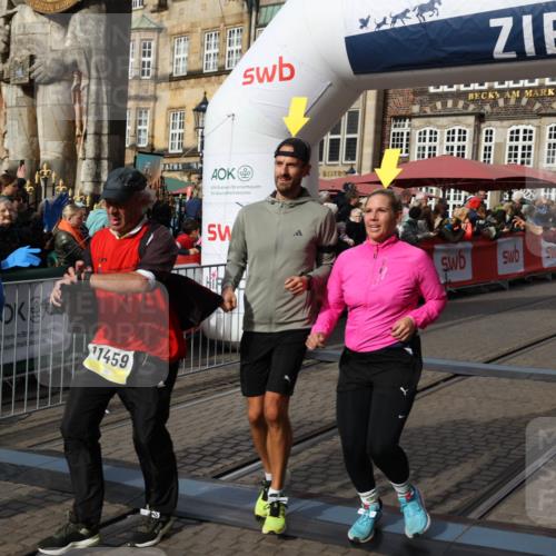 05.10.2025 - 20. swb-Marathon Bremen Yannick Fuchs http://msf.ph/oto/9229419 05.10.2025 11:02:15 Ziel 9324, 9363, 9426, 9536, 9686, 10301, 10508, 10855, 10879, 10887, 11014, 11459 meine-sportfotos.de