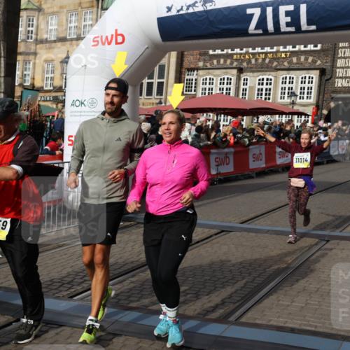 05.10.2025 - 20. swb-Marathon Bremen Yannick Fuchs http://msf.ph/oto/9229425 05.10.2025 11:02:15 Ziel 9324, 9363, 9426, 9536, 9686, 10301, 10508, 10855, 10879, 10887, 11014, 11459 meine-sportfotos.de