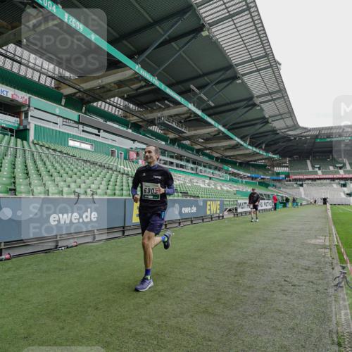 05.10.2025 - 20. swb-Marathon Bremen Michael Burmester http://msf.ph/oto/9229426 05.10.2025 12:41:42 Laufen im Stadion 9, 37, 38, 40, 198, 377, 1042, 1258, 1368, 1476, 2284, 2743, 2801, 2909, 3707, 3817, 4158, 4984, 6566, 6903, 8211, 45, 623, 689, 2048, 2064, 2169, 2497, 2670, 2683, 4375 meine-sportfotos.de