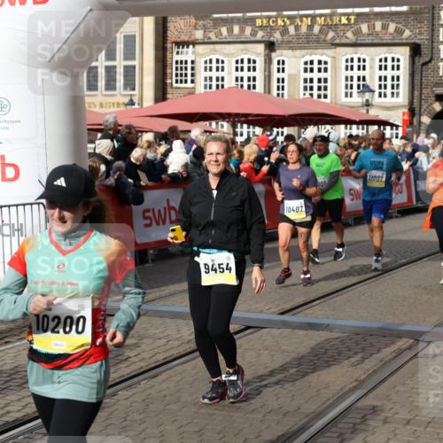 05.10.2025 - 20. swb-Marathon Bremen Yannick Fuchs http://msf.ph/oto/9229429 05.10.2025 10:59:26 Ziel 9183, 9454, 9508, 9635, 10200, 10274, 10407, 11006, 11007, 11207, 11400 meine-sportfotos.de