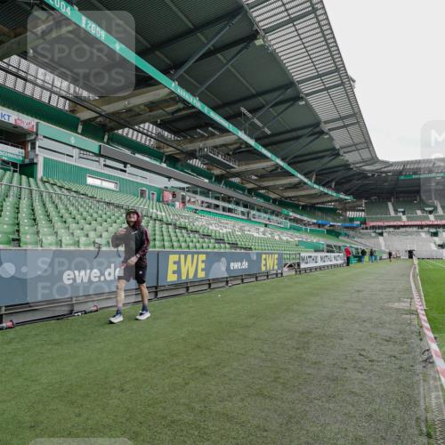 05.10.2025 - 20. swb-Marathon Bremen Michael Burmester http://msf.ph/oto/9229433 05.10.2025 12:41:49 Laufen im Stadion 9, 38, 40, 198, 377, 1042, 1258, 1368, 1476, 2284, 2743, 2801, 3707, 3817, 4158, 4984, 6566, 6903, 8211, 37, 2048, 2064, 2497, 2670, 2683, 2909, 4375 meine-sportfotos.de
