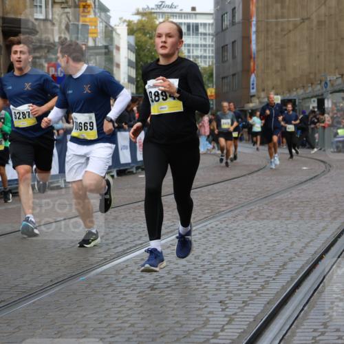 05.10.2025 - 20. swb-Marathon Bremen Strokosch-Dieckow http://msf.ph/oto/9229434 05.10.2025 10:51:07 Ziel 9256, 9287, 9416, 9894, 9906, 10206, 10215, 10222, 10226, 10669, 11279, 11573 meine-sportfotos.de