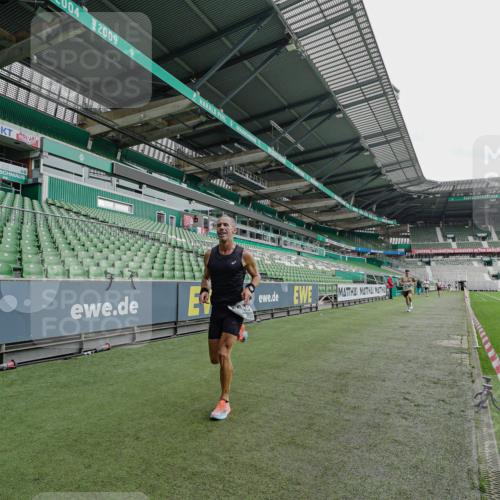 05.10.2025 - 20. swb-Marathon Bremen Michael Burmester http://msf.ph/oto/9229440 05.10.2025 12:41:59 Laufen im Stadion 9, 198, 635, 1042, 1258, 1368, 1476, 1763, 2743, 2801, 3153, 3817, 4158, 4635, 4984, 6566, 6903, 8211, 37, 38, 40, 198, 377, 1368, 2284, 2909, 3707 meine-sportfotos.de
