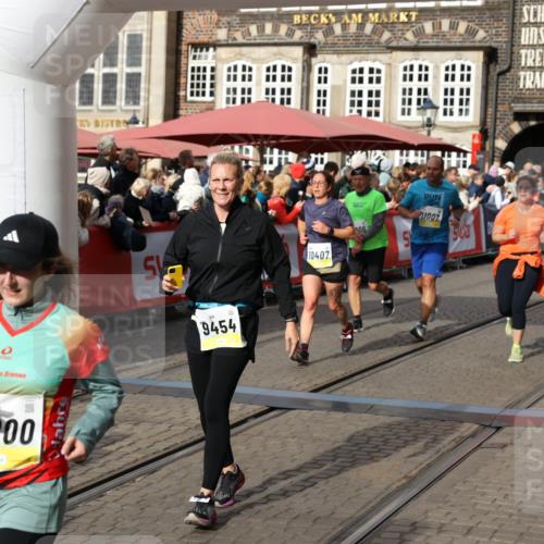 05.10.2025 - 20. swb-Marathon Bremen Yannick Fuchs http://msf.ph/oto/9229443 05.10.2025 10:59:26 Ziel 9183, 9454, 9508, 9635, 10200, 10274, 10407, 11006, 11007, 11207, 11400 meine-sportfotos.de