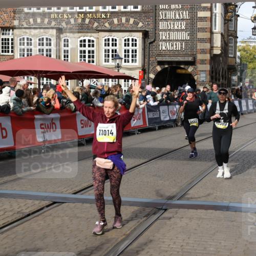 05.10.2025 - 20. swb-Marathon Bremen Yannick Fuchs http://msf.ph/oto/9229444 05.10.2025 11:02:15 Ziel 9324, 9363, 9426, 9536, 9686, 10301, 10508, 10855, 10879, 10887, 11014, 11459 meine-sportfotos.de