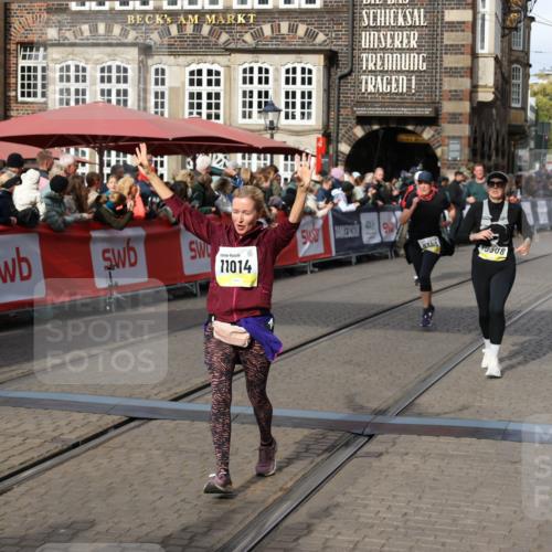 05.10.2025 - 20. swb-Marathon Bremen Yannick Fuchs http://msf.ph/oto/9229448 05.10.2025 11:02:16 Ziel 9324, 9363, 9426, 9686, 10301, 10508, 10855, 10879, 10887, 11014, 11454, 11459 meine-sportfotos.de