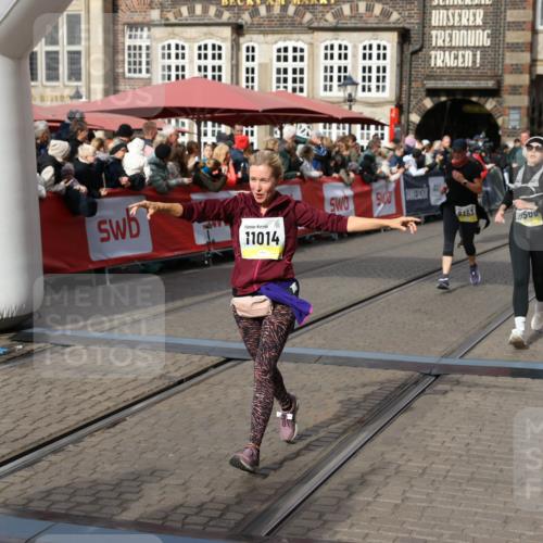 05.10.2025 - 20. swb-Marathon Bremen Yannick Fuchs http://msf.ph/oto/9229464 05.10.2025 11:02:16 Ziel 9324, 9363, 9426, 9686, 10301, 10508, 10855, 10879, 10887, 11014, 11454, 11459 meine-sportfotos.de