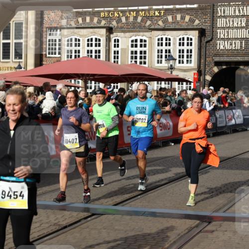 05.10.2025 - 20. swb-Marathon Bremen Yannick Fuchs http://msf.ph/oto/9229465 05.10.2025 10:59:26 Ziel 9183, 9454, 9508, 9635, 10200, 10274, 10407, 11006, 11007, 11207, 11400 meine-sportfotos.de