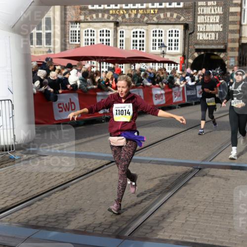 05.10.2025 - 20. swb-Marathon Bremen Yannick Fuchs http://msf.ph/oto/9229469 05.10.2025 11:02:16 Ziel 9324, 9363, 9426, 9686, 10301, 10508, 10855, 10879, 10887, 11014, 11454, 11459 meine-sportfotos.de