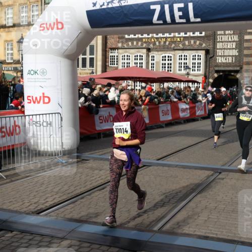 05.10.2025 - 20. swb-Marathon Bremen Yannick Fuchs http://msf.ph/oto/9229480 05.10.2025 11:02:16 Ziel 9324, 9363, 9426, 9686, 10301, 10508, 10855, 10879, 10887, 11014, 11454, 11459 meine-sportfotos.de
