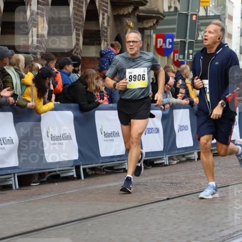 05.10.2025 - 20. swb-Marathon Bremen Strokosch-Dieckow http://msf.ph/oto/9229483 05.10.2025 10:51:13 Ziel 9906, 10215, 10222, 10432 meine-sportfotos.de