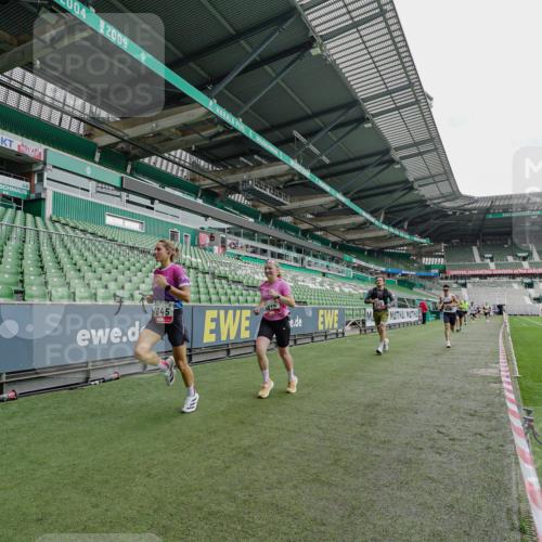 05.10.2025 - 20. swb-Marathon Bremen Michael Burmester http://msf.ph/oto/9229488 05.10.2025 12:42:26 Laufen im Stadion 588, 635, 907, 965, 1123, 1215, 1612, 1645, 1763, 1810, 2068, 2141, 2385, 3153, 3294, 4635, 5028, 5470, 6903, 7405, 1042, 1476, 2743, 2801, 4158, 4984, 8211 meine-sportfotos.de