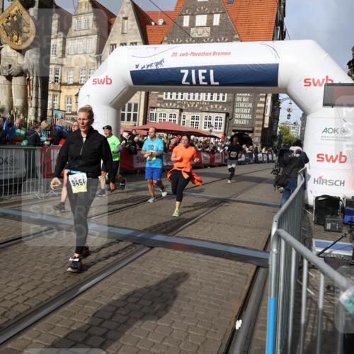 05.10.2025 - 20. swb-Marathon Bremen Yannick Fuchs http://msf.ph/oto/9229493 05.10.2025 10:59:28 Ziel 9183, 9454, 9635, 10200, 10274, 10407, 11006, 11007, 11207, 11400 meine-sportfotos.de