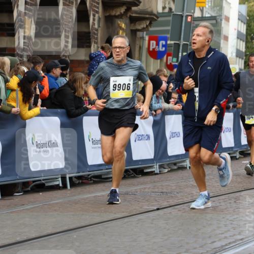 05.10.2025 - 20. swb-Marathon Bremen Strokosch-Dieckow http://msf.ph/oto/9229494 05.10.2025 10:51:13 Ziel 9906, 10215, 10222, 10432 meine-sportfotos.de