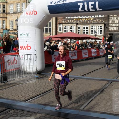 05.10.2025 - 20. swb-Marathon Bremen Yannick Fuchs http://msf.ph/oto/9229496 05.10.2025 11:02:16 Ziel 9324, 9363, 9426, 9686, 10301, 10508, 10855, 10879, 10887, 11014, 11454, 11459 meine-sportfotos.de