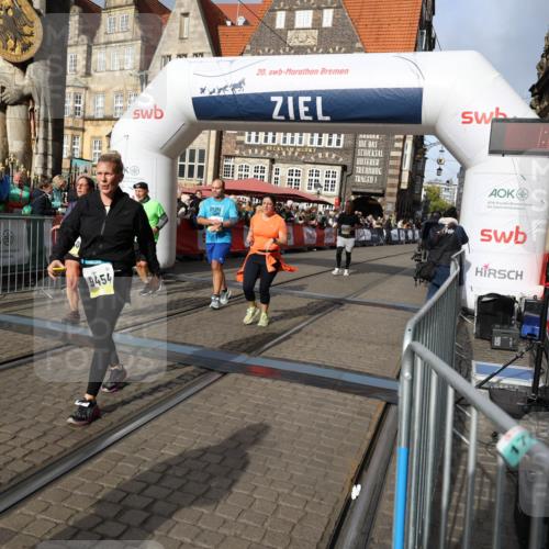 05.10.2025 - 20. swb-Marathon Bremen Yannick Fuchs http://msf.ph/oto/9229510 05.10.2025 10:59:28 Ziel 9183, 9454, 9635, 10200, 10274, 10407, 11006, 11007, 11207, 11400 meine-sportfotos.de