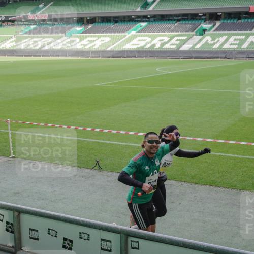 05.10.2025 - 20. swb-Marathon Bremen Michael Burmester http://msf.ph/oto/9229513 05.10.2025 10:28:13 Laufen im Stadion 1138, 7414, 9200, 9206, 9207, 9216, 9222, 9223, 9244, 9293, 9298, 9366, 9377, 9397, 9406, 9413, 9546, 9665, 9706, 9955, 10047, 10109, 10177, 10211, 10266, 10268, 10303, 10319, 10350, 10382, 10428, 10452, 10509, 10637, 10661, 10667, 10676, 10688, 10789, 10850, 10858, 10875, 10931, 10953, 11104, 11167, 11189, 11244, 11248, 11268, 11299, 11327, 11462, 11498, 11513, 11579, 11628, 11678, 11705, 9339, 9500, 9670, 9709, 9711, 10639, 10750, 10947 meine-sportfotos.de