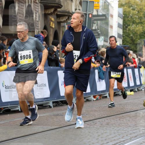05.10.2025 - 20. swb-Marathon Bremen Strokosch-Dieckow http://msf.ph/oto/9229523 05.10.2025 10:51:13 Ziel 9906, 10215, 10222, 10432 meine-sportfotos.de