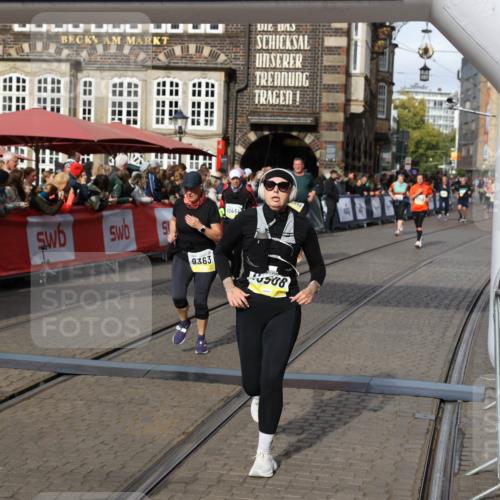 05.10.2025 - 20. swb-Marathon Bremen Yannick Fuchs http://msf.ph/oto/9229548 05.10.2025 11:02:17 Ziel 9363, 9426, 9686, 10301, 10508, 11014, 11454, 11459 meine-sportfotos.de