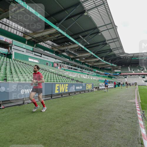 05.10.2025 - 20. swb-Marathon Bremen Michael Burmester http://msf.ph/oto/9229551 05.10.2025 12:42:48 Laufen im Stadion 588, 635, 662, 907, 965, 1105, 1123, 1215, 1265, 1612, 1645, 1763, 1810, 2062, 2068, 2141, 2385, 3153, 3294, 3391, 3705, 4635, 4664, 5028, 5470, 5741, 7405, 7472, 7547, 7764, 8520, 6903 meine-sportfotos.de