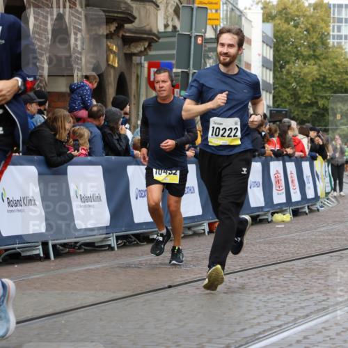 05.10.2025 - 20. swb-Marathon Bremen Strokosch-Dieckow http://msf.ph/oto/9229553 05.10.2025 10:51:14 Ziel 9906, 10215, 10222, 10432 meine-sportfotos.de