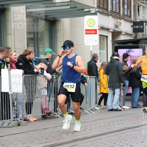 05.10.2025 - 20. swb-Marathon Bremen Strokosch-Dieckow http://msf.ph/oto/9229564 05.10.2025 10:36:35 Ziel 9429, 9480, 9833, 10425, 9429, 9480, 9833, 10425 meine-sportfotos.de