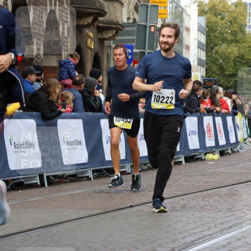05.10.2025 - 20. swb-Marathon Bremen Strokosch-Dieckow http://msf.ph/oto/9229565 05.10.2025 10:51:14 Ziel 9906, 10215, 10222, 10432 meine-sportfotos.de