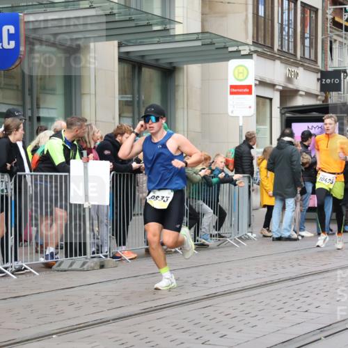 05.10.2025 - 20. swb-Marathon Bremen Strokosch-Dieckow http://msf.ph/oto/9229570 05.10.2025 10:36:35 Ziel 9429, 9480, 9833, 10425, 9429, 9480, 9833, 10425 meine-sportfotos.de