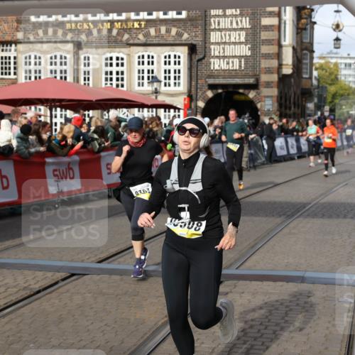 05.10.2025 - 20. swb-Marathon Bremen Yannick Fuchs http://msf.ph/oto/9229572 05.10.2025 11:02:17 Ziel 9363, 9426, 9686, 10301, 10508, 11014, 11454, 11459 meine-sportfotos.de