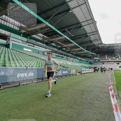 05.10.2025 - 20. swb-Marathon Bremen Michael Burmester http://msf.ph/oto/9229573 05.10.2025 12:42:57 Laufen im Stadion 588, 628, 662, 907, 965, 1105, 1123, 1215, 1265, 1612, 1641, 1645, 1652, 1745, 1810, 2062, 2068, 2141, 2385, 3294, 3391, 3705, 4664, 5028, 5231, 5470, 5741, 6423, 7269, 7405, 7472, 7498, 7547, 7668, 7764, 8053, 8520, 635, 1763, 3153, 4635 meine-sportfotos.de
