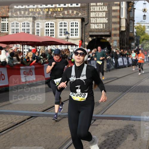 05.10.2025 - 20. swb-Marathon Bremen Yannick Fuchs http://msf.ph/oto/9229575 05.10.2025 11:02:17 Ziel 9363, 9426, 9686, 10301, 10508, 11014, 11454, 11459 meine-sportfotos.de