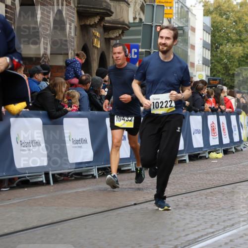 05.10.2025 - 20. swb-Marathon Bremen Strokosch-Dieckow http://msf.ph/oto/9229581 05.10.2025 10:51:14 Ziel 9906, 10215, 10222, 10432 meine-sportfotos.de