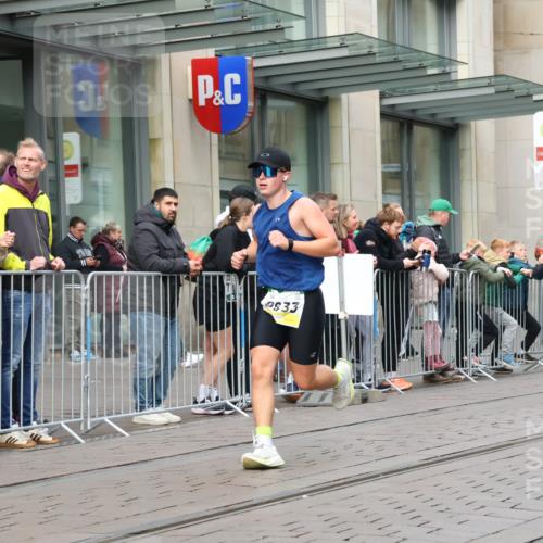 05.10.2025 - 20. swb-Marathon Bremen Strokosch-Dieckow http://msf.ph/oto/9229587 05.10.2025 10:36:35 Ziel 9429, 9480, 9833, 10425, 9429, 9480, 9833, 10425 meine-sportfotos.de