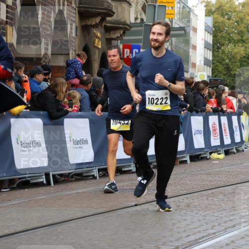 05.10.2025 - 20. swb-Marathon Bremen Strokosch-Dieckow http://msf.ph/oto/9229597 05.10.2025 10:51:14 Ziel 9906, 10215, 10222, 10432 meine-sportfotos.de