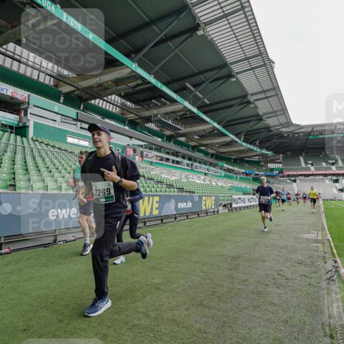 05.10.2025 - 20. swb-Marathon Bremen Michael Burmester http://msf.ph/oto/9229598 05.10.2025 12:43:04 Laufen im Stadion 588, 628, 662, 965, 1105, 1123, 1215, 1265, 1612, 1641, 1645, 1652, 1745, 1810, 2062, 2068, 2141, 2385, 3294, 3391, 3580, 3705, 4664, 5028, 5231, 5470, 5741, 5815, 6224, 6423, 7269, 7405, 7472, 7498, 7547, 7668, 7764, 8053, 8520, 635, 907, 1763, 3153, 4635 meine-sportfotos.de
