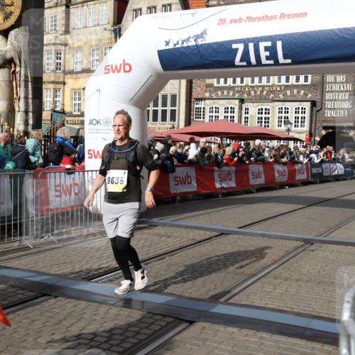 05.10.2025 - 20. swb-Marathon Bremen Yannick Fuchs http://msf.ph/oto/9229599 05.10.2025 10:59:30 Ziel 9183, 9454, 9635, 10200, 10407, 11006, 11007, 11207, 11400 meine-sportfotos.de