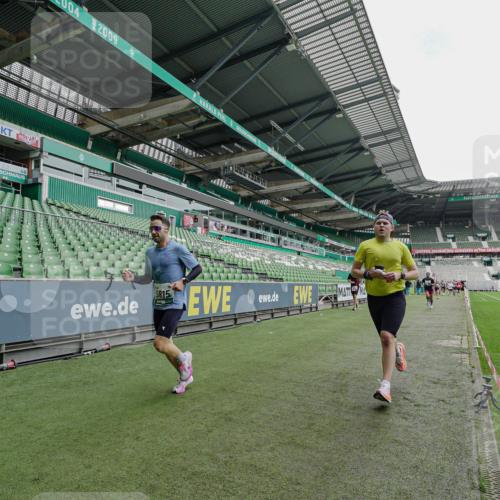 05.10.2025 - 20. swb-Marathon Bremen Michael Burmester http://msf.ph/oto/9229605 05.10.2025 12:43:09 Laufen im Stadion 577, 588, 628, 662, 965, 1105, 1123, 1215, 1265, 1612, 1641, 1645, 1652, 1745, 1810, 2062, 2068, 2141, 2385, 3294, 3391, 3580, 3705, 4664, 5028, 5231, 5470, 5741, 5815, 6224, 6423, 7269, 7405, 7472, 7498, 7547, 7668, 7764, 7816, 7834, 8053, 8520, 635, 907, 1763, 3153, 4635 meine-sportfotos.de