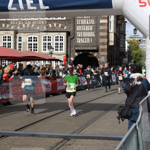 05.10.2025 - 20. swb-Marathon Bremen Yannick Fuchs http://msf.ph/oto/9229607 05.10.2025 10:59:34 Ziel 9635, 9737, 10391, 10809, 11006, 11007, 11728 meine-sportfotos.de